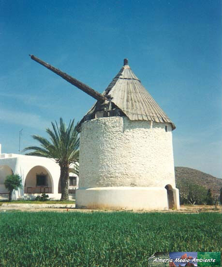 Molino en las cercan�as de Aguamarga - N�jar. � Francisco Fern�ndez Ant�n.