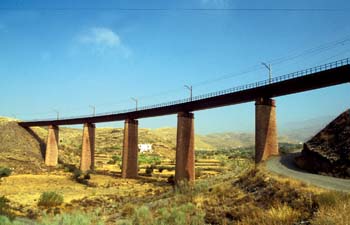 Puente de ferrocarril sobre la rambla de Escúllar