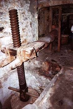 Detalle del tornillo del jaraiz de Enrique Ib&aacute;&ntilde;ez en Alboloduy