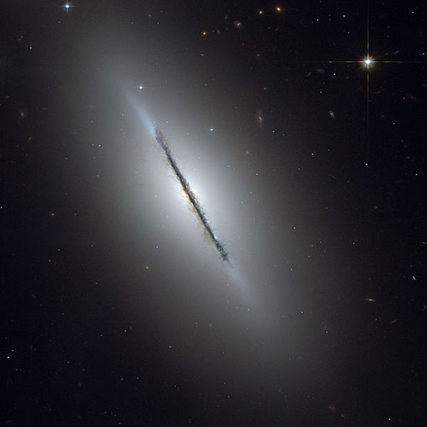 GALAXIA NGC 5866