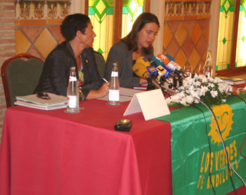 Inmaculada G�lvez, diputada del Parlamento Andaluz por Los Verde y Annette Hauer, portavoz en Almer�a. JJ Matamala