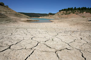 El embalse de Contreras, en Valencia, afectado por la sequ�a en el verano de 2006. (Foto: Alberto Di Lolli)