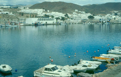 La flota pesquera almeriense est� sobredimensionada. Puerto pesquero de Carboneras. � JJMG.