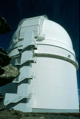 C�pula del telescopio de 3,5 m. � APR.