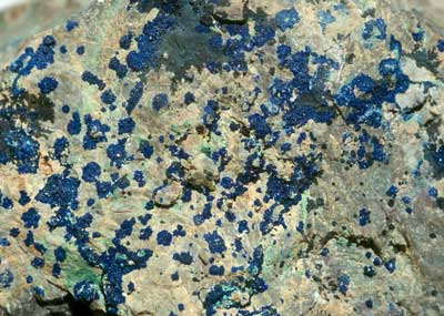 La azurita, junto con la malaquita y la fluorita suelen acompa�ar a las vetas de galena. �JJMG.